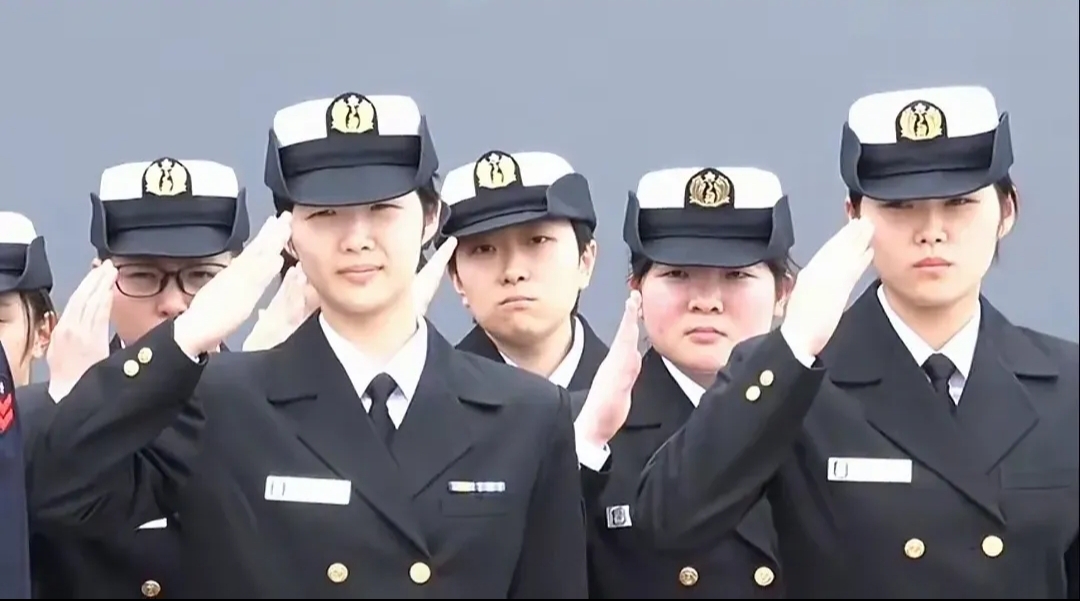 近日在小日子海军最新大驱入列仪式上