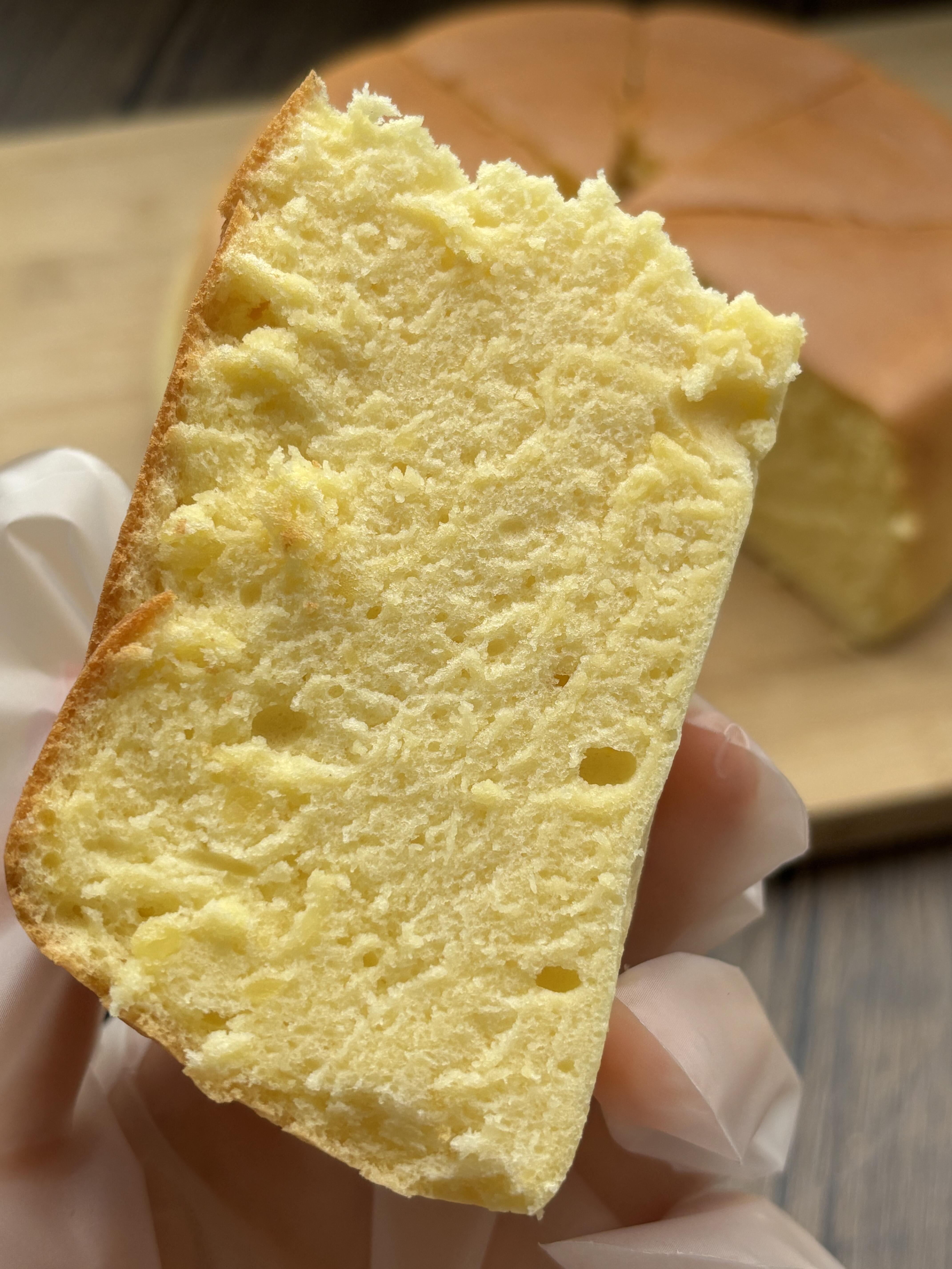 做出来的蛋糕蓬松暄软,大人小孩都爱吃～ 食材:低筋面粉190g,纯牛奶