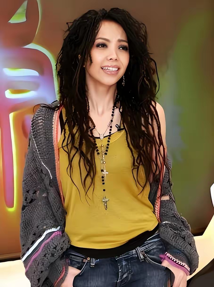 52岁张惠妹现身杭州,昔日的华语天后,如今胖成"石矶娘娘"