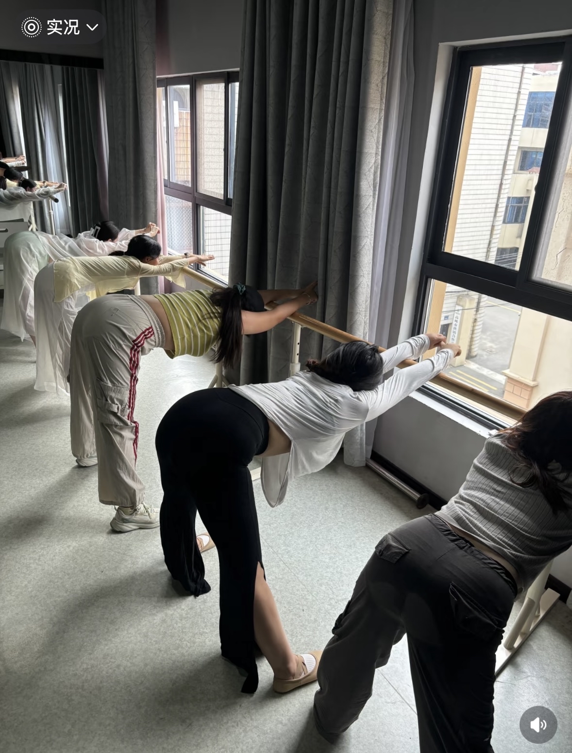 学习舞蹈就要从基础抓起
