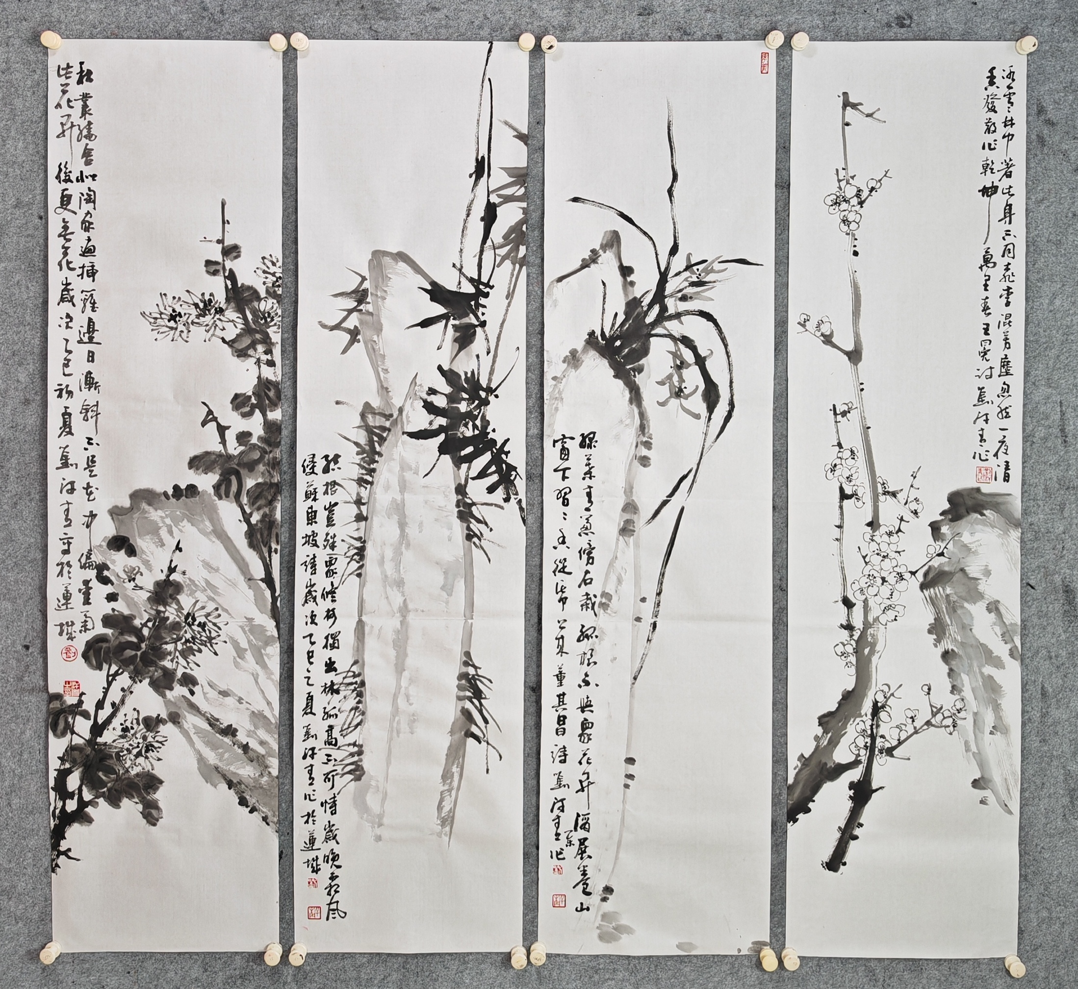 试写四君子水墨条屏