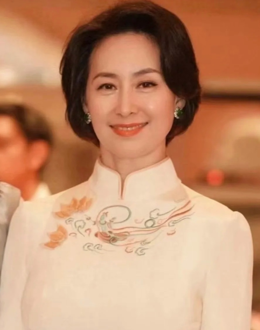 孟晚舟,华为的首席财务官,任正非的女儿,也是华为的一颗璀璨的明星