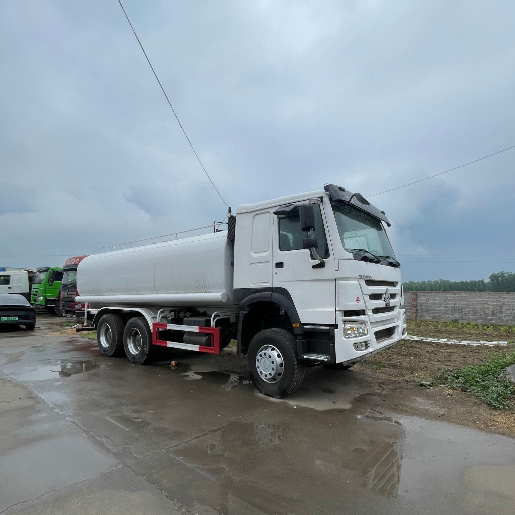 洒水车重汽豪沃白色