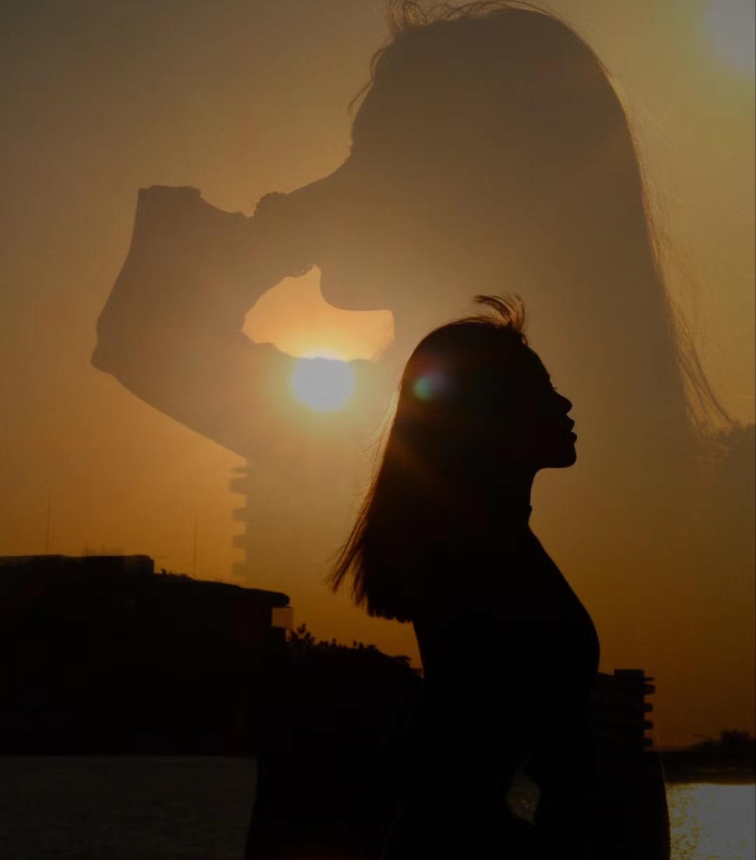 看不清脸的对窗拍女生照片受伤的背影图片女