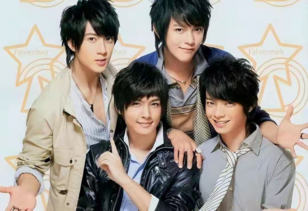 飞轮海中的辰亦儒也如愿当上了爸爸,吴尊的儿女都长成大孩子了,而且被