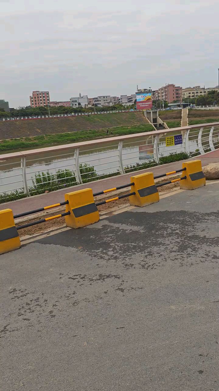 水泥隔离墩效果展示