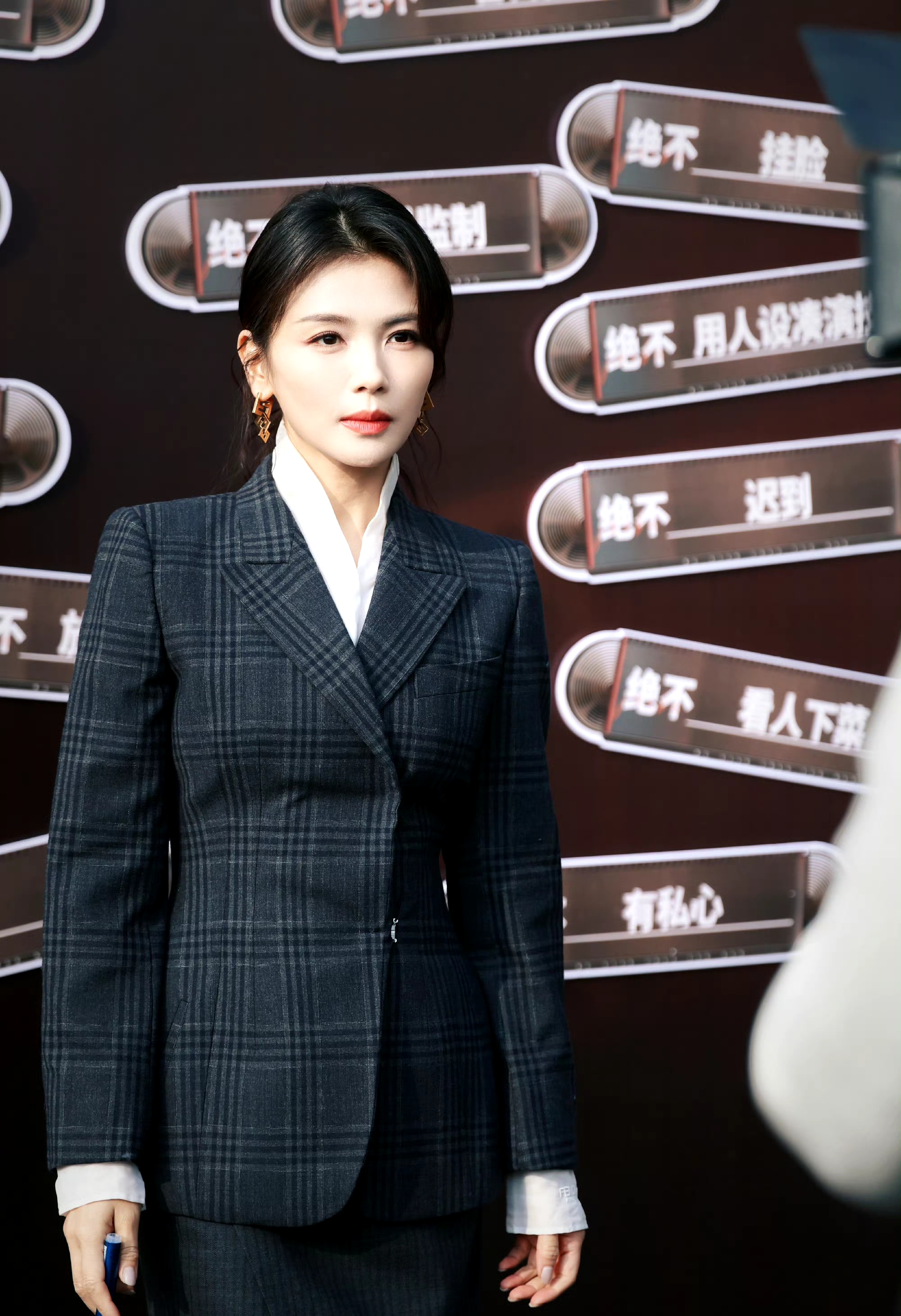 刘涛作为实力派演员,凭借扎实的演技和多样的角色塑造能力,早已成为