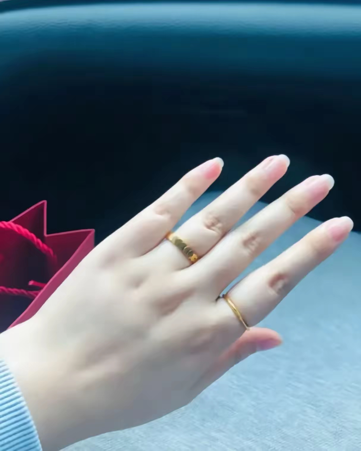 我真的好羡慕那些拥有纤细修长,如同青葱玉指般美丽双手的人啊!