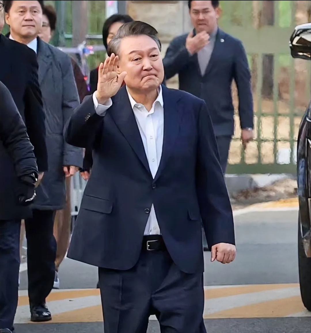 当地时间本月10号韩国总统李在明直接签署通过了三项法案其中有两