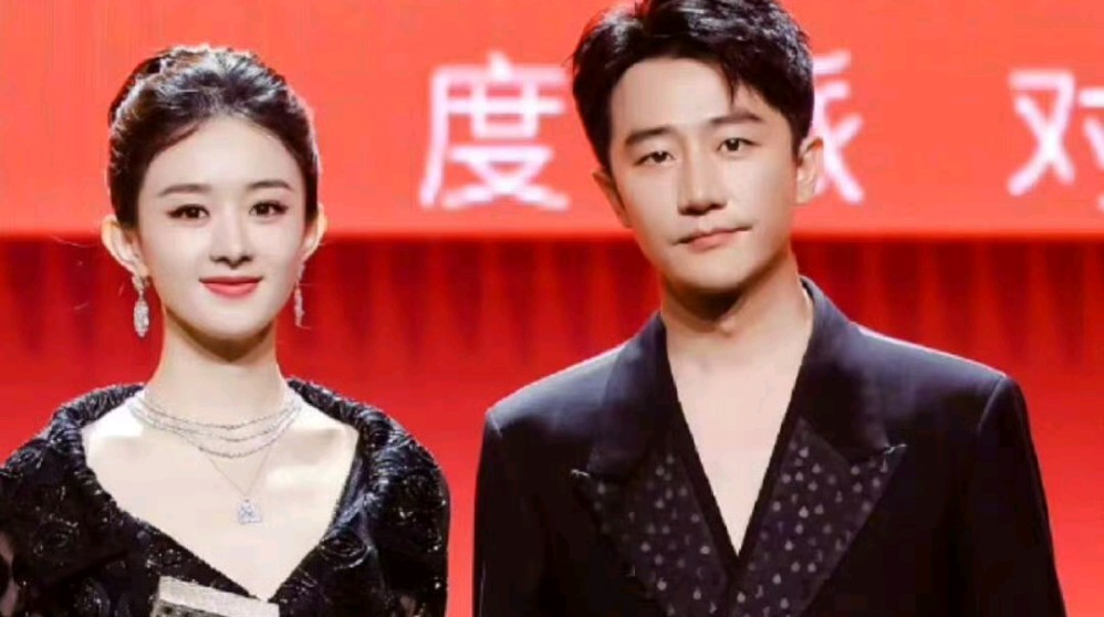 笑死了,微博之夜黄轩看赵丽颖的眼神被热议,部分网友只凭借一个眼神就