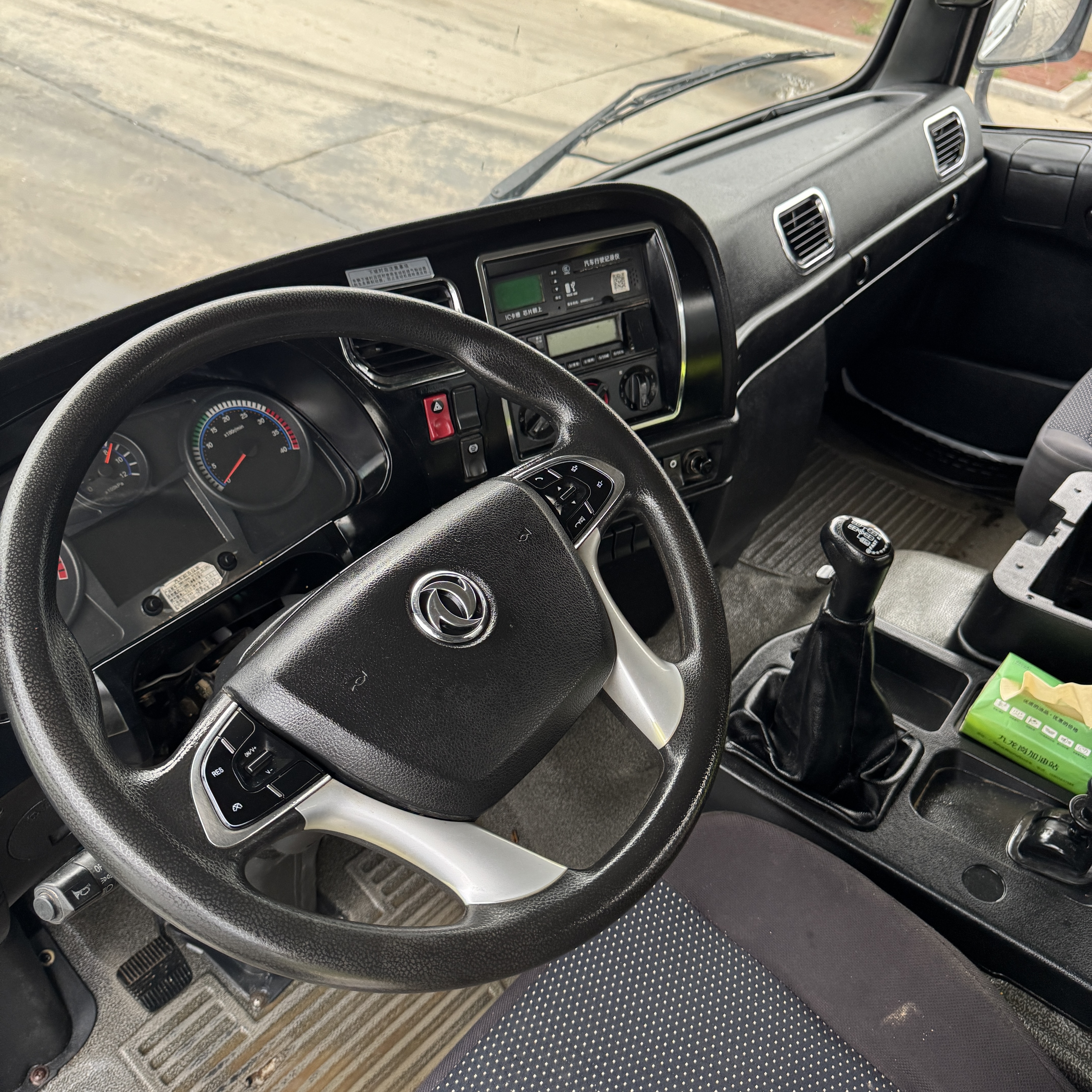 22年8月上牌,国六东风华神12立方洒水车,玉柴发动机165