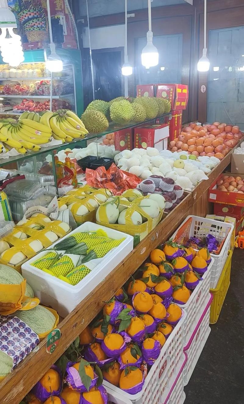 今天跟隔壁水果店老板闲聊,他说今天营业额才做了3000元