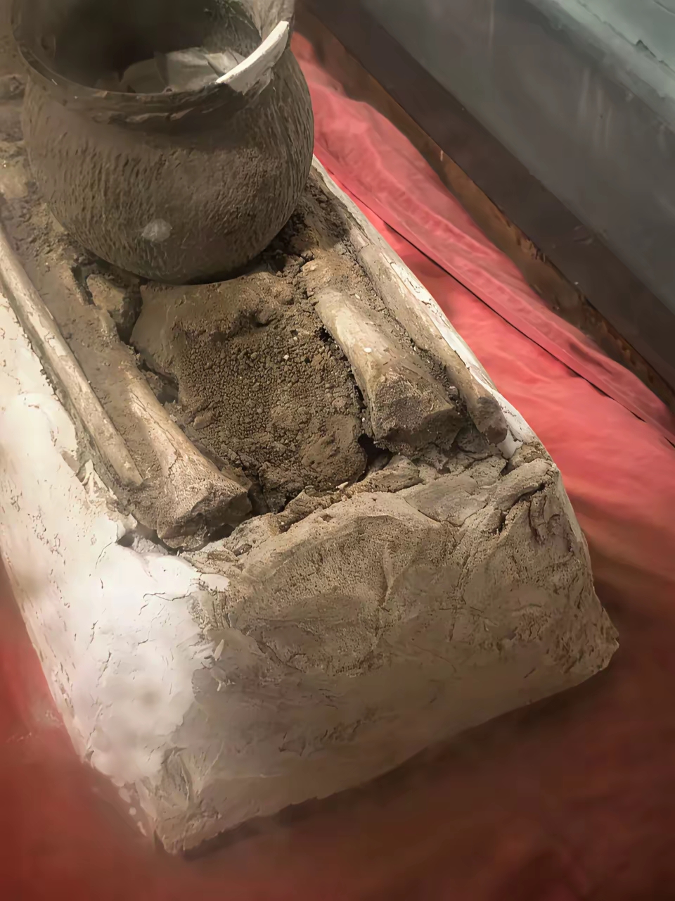 当然,一个女奴在当时还能有墓已经是非常罕见的