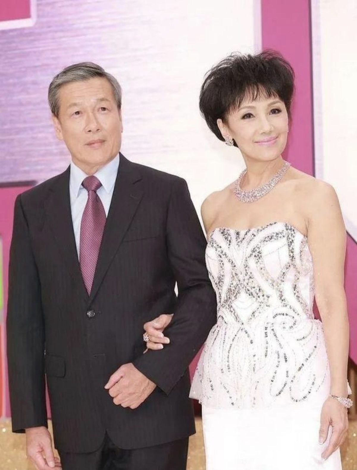 这个老戏骨的人生简直比tvb的剧情还跌宕