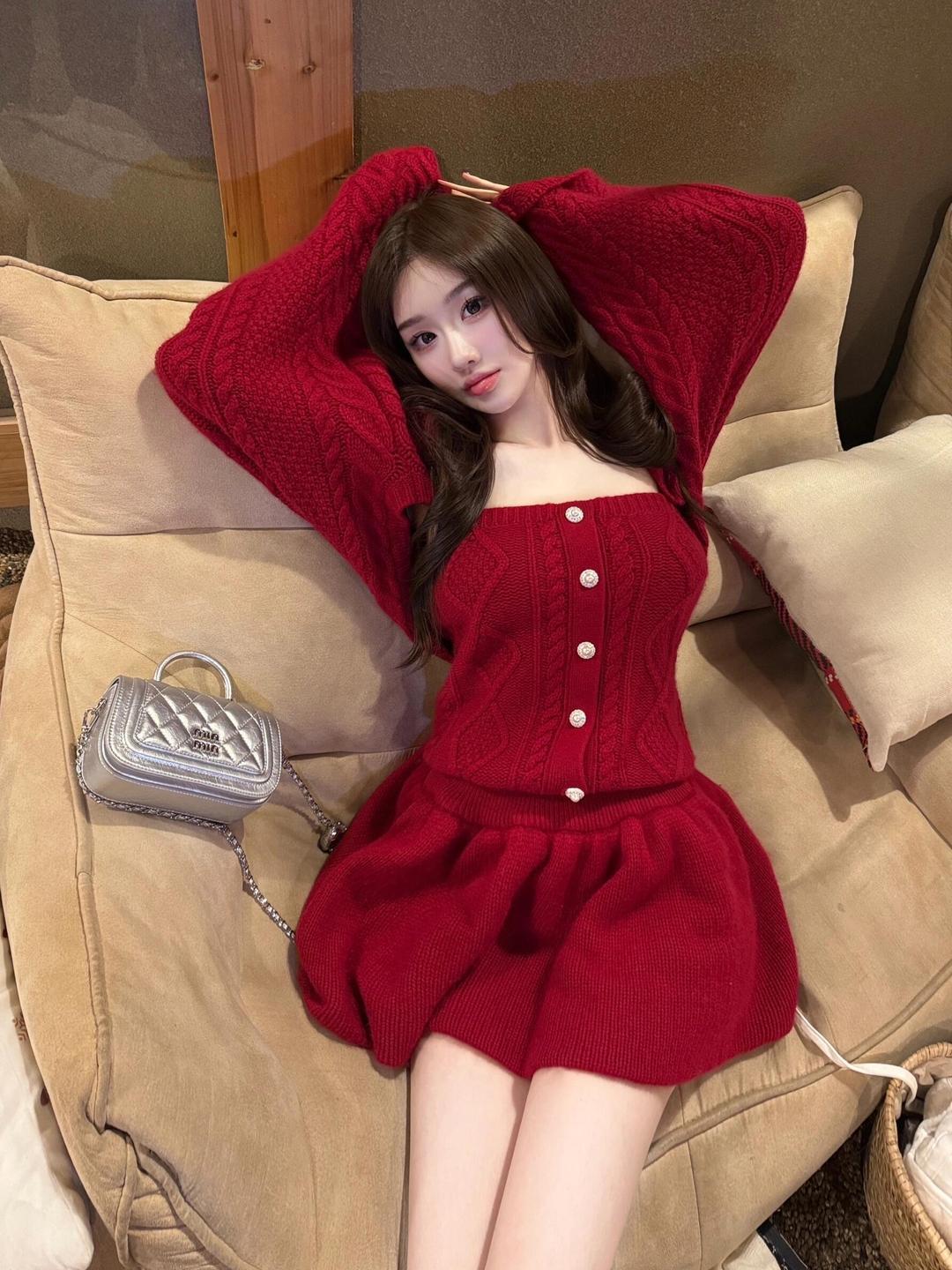 哇塞,这毛衣也太显白了吧,坐在沙发上拍个照,心情美美哒!