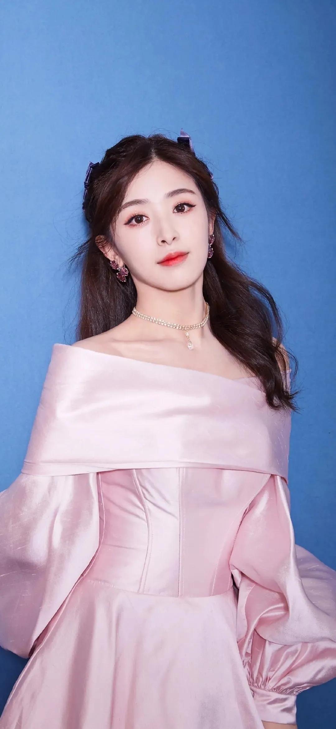 第1段:彭冠英,吉林人,38岁  毕业于北京电影学院