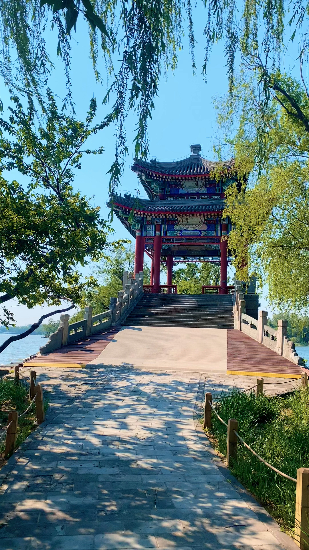 颐和园西堤美景如诗如画,天气晴朗,岁月静好