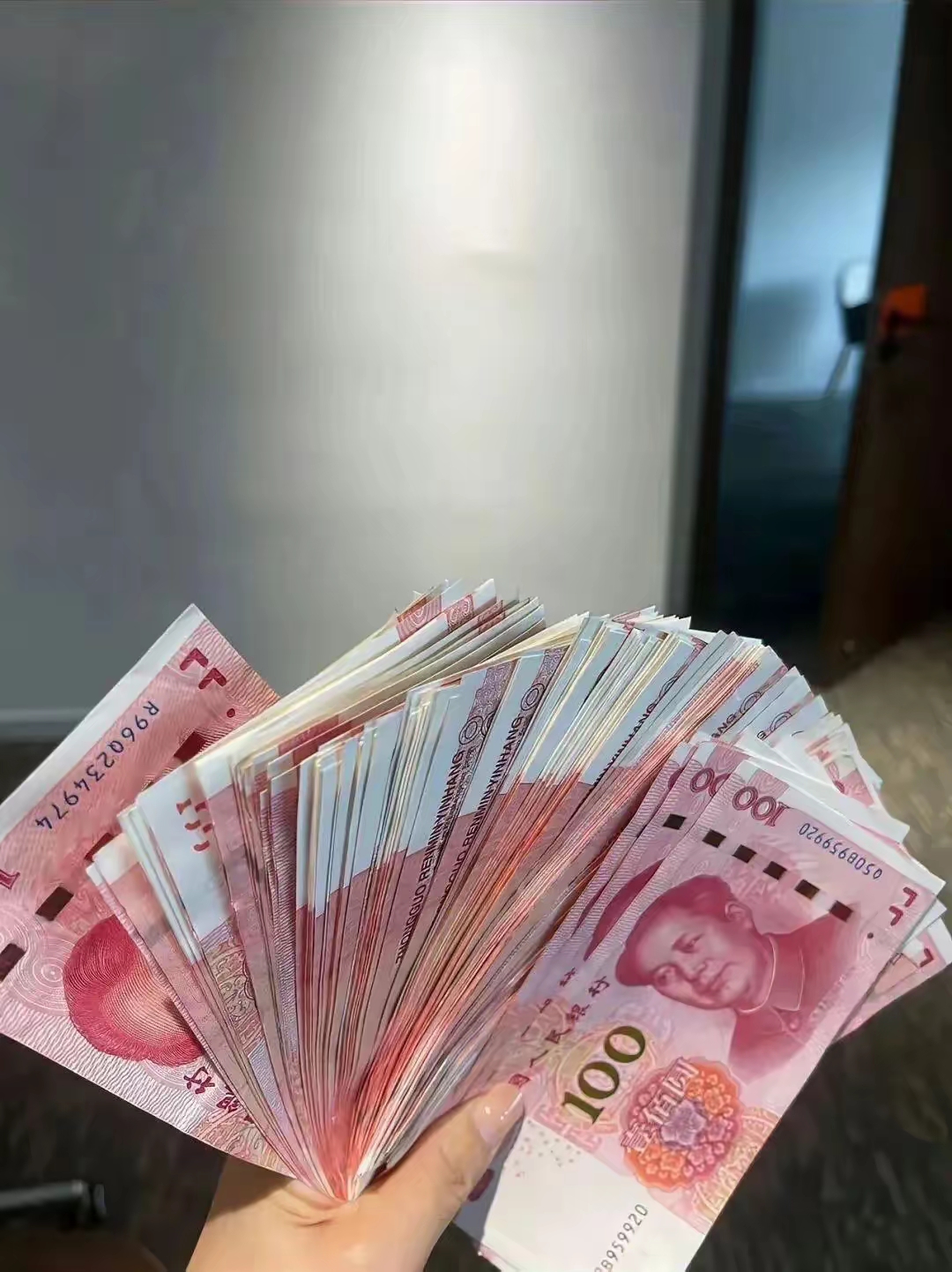 工资一发,我就给乡下种菜的爸妈转2000块,让他们别那么辛苦