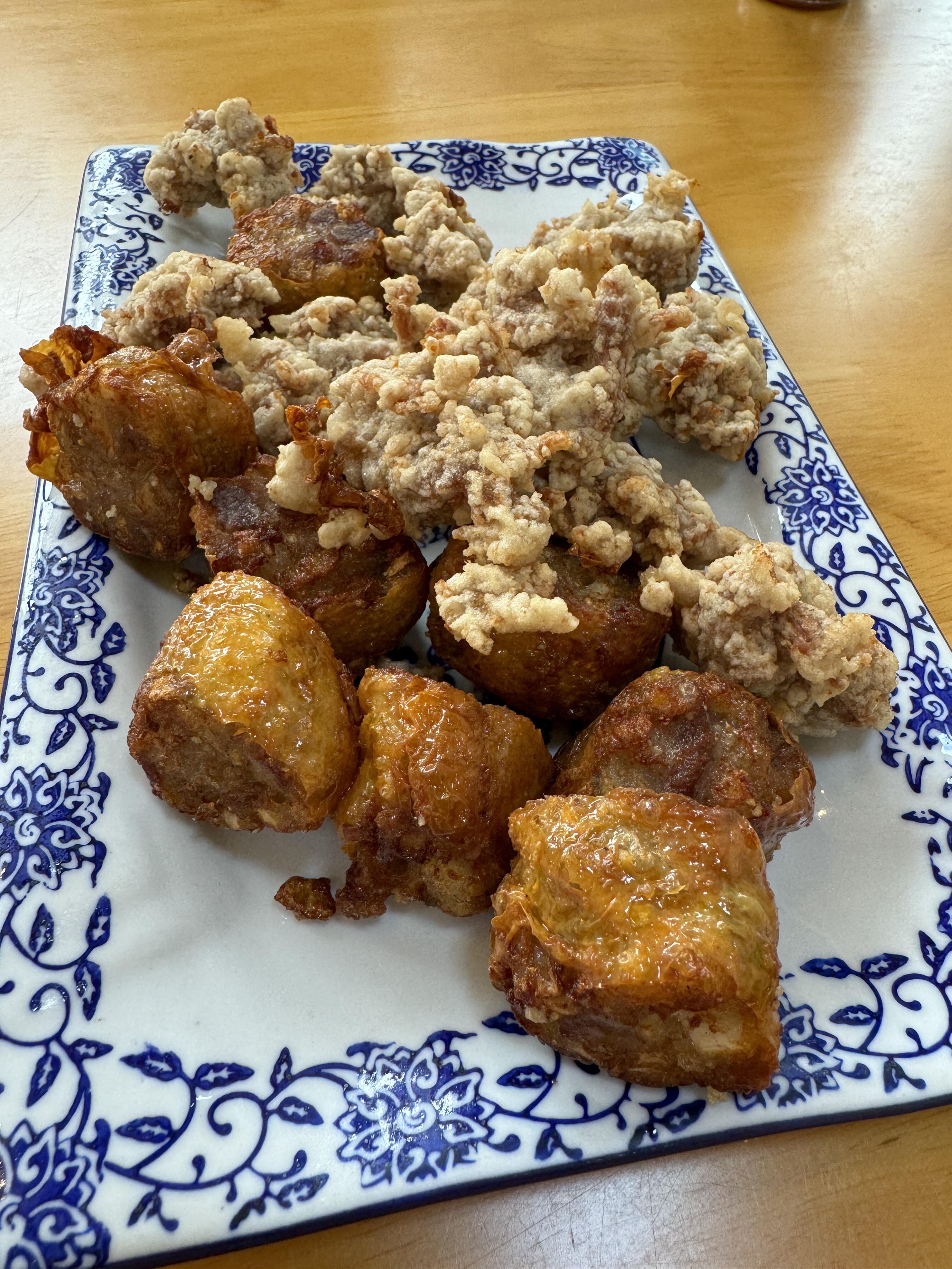 正宗 但是味道还是不错的 两个面一份五香条醋肉拼盘80 醋肉很好吃