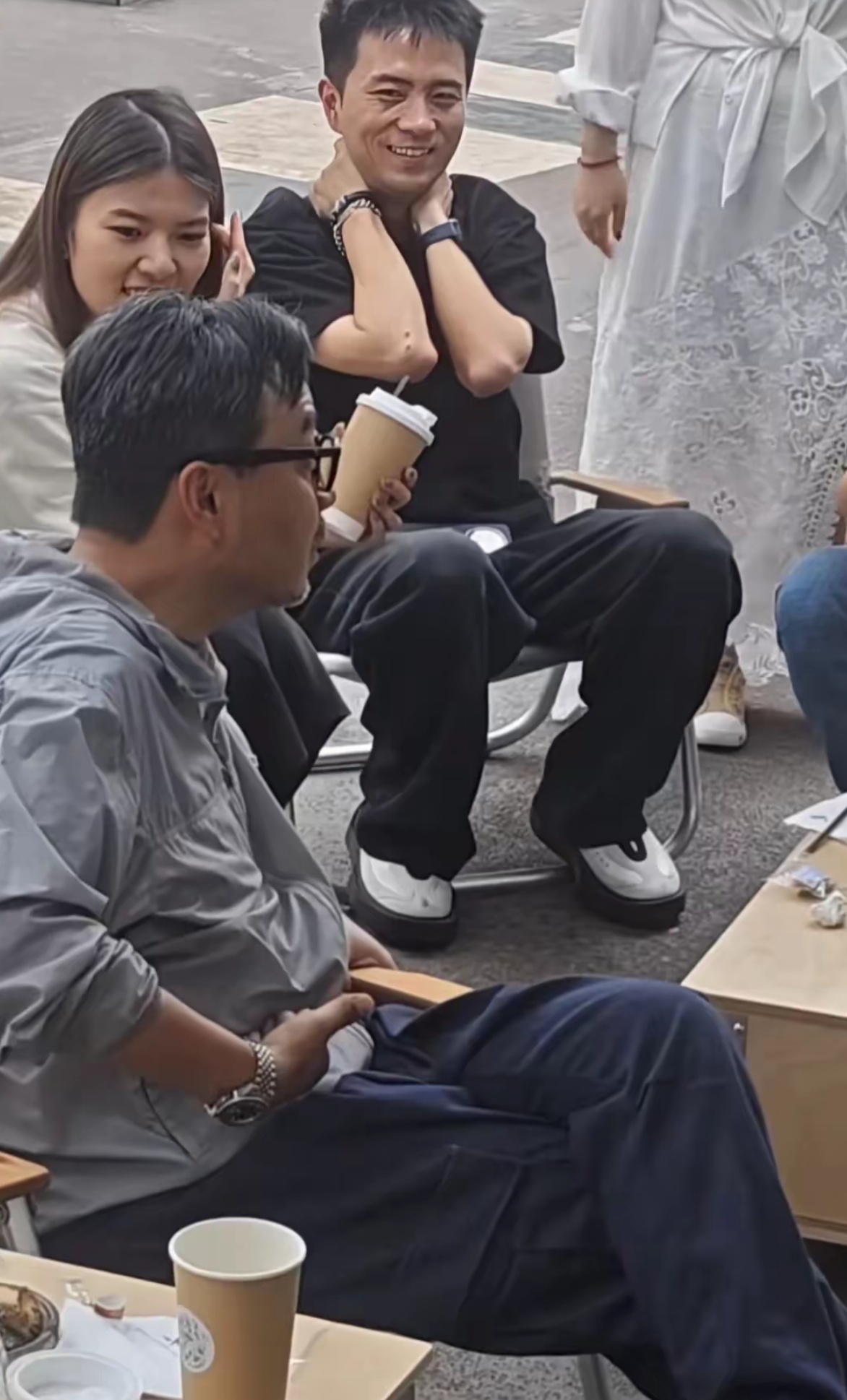 近日有网友在长沙街头偶遇了汪涵已经51岁的汪涵看上去有点老态了