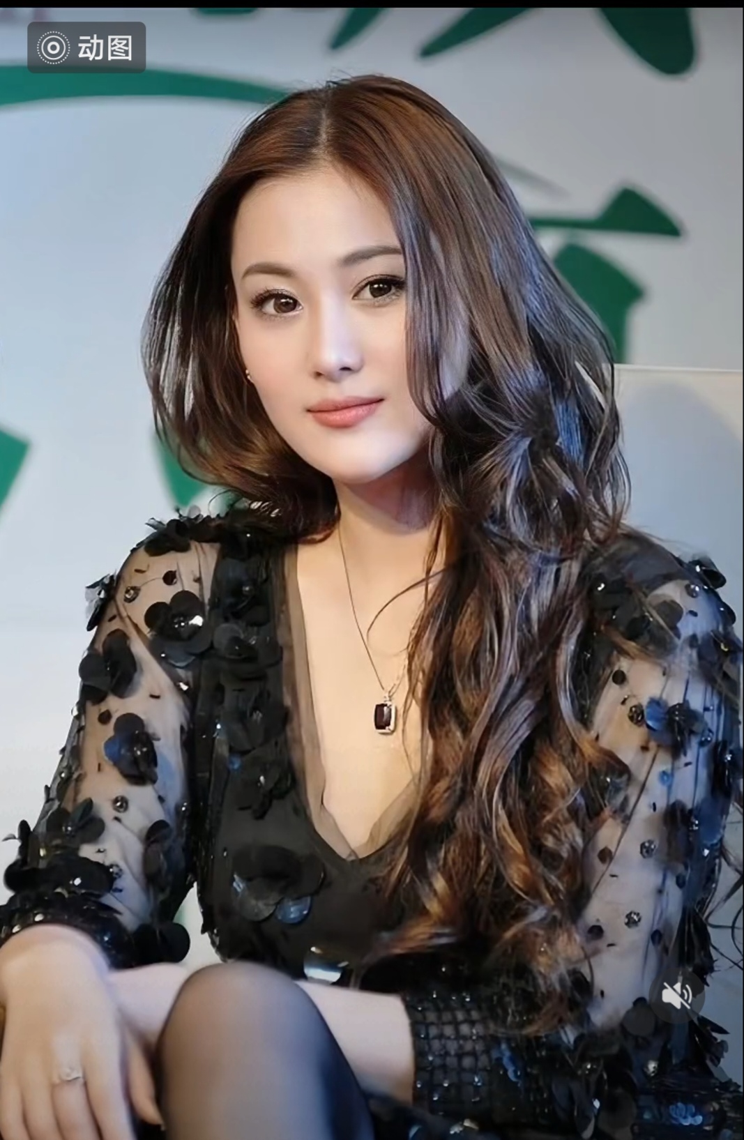 张馨予原名张燕,1987年3月28日出生于江苏昆山,是中国内地影视演员