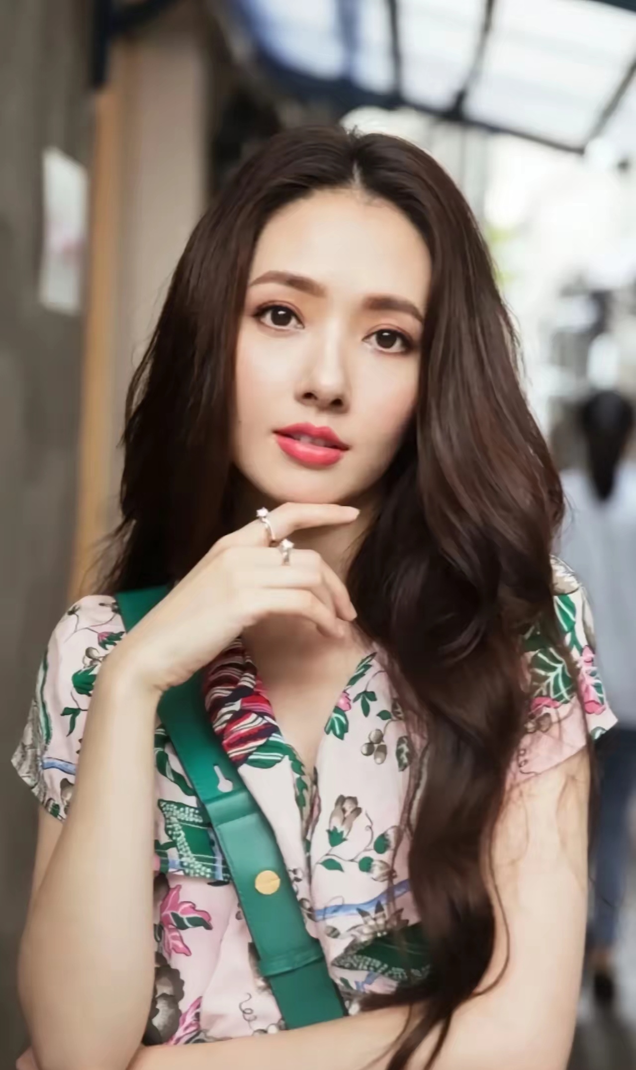 郭碧婷她与向佐的婚姻,起初被看好,向太对她宠爱有加,不仅送房产,珠宝