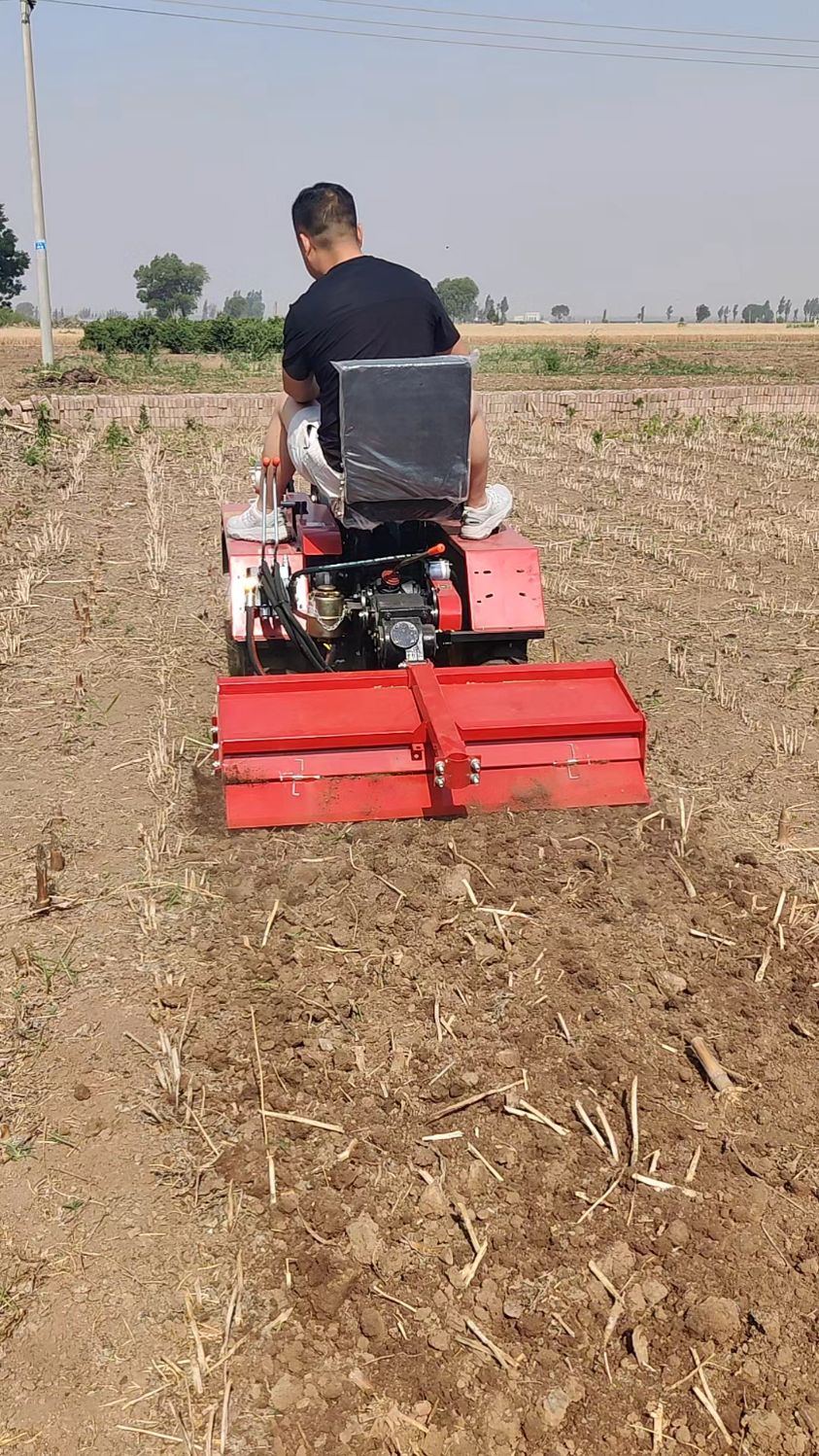 小型四驱四轮旋耕机