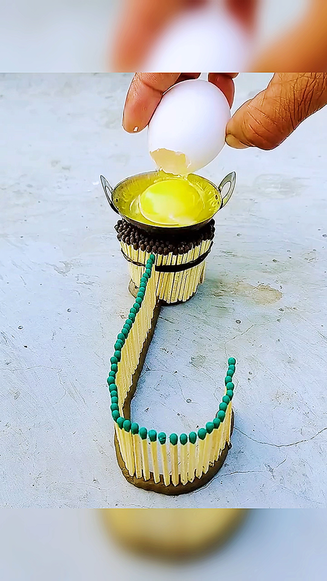 火柴烤鸡蛋,想法不错吧!