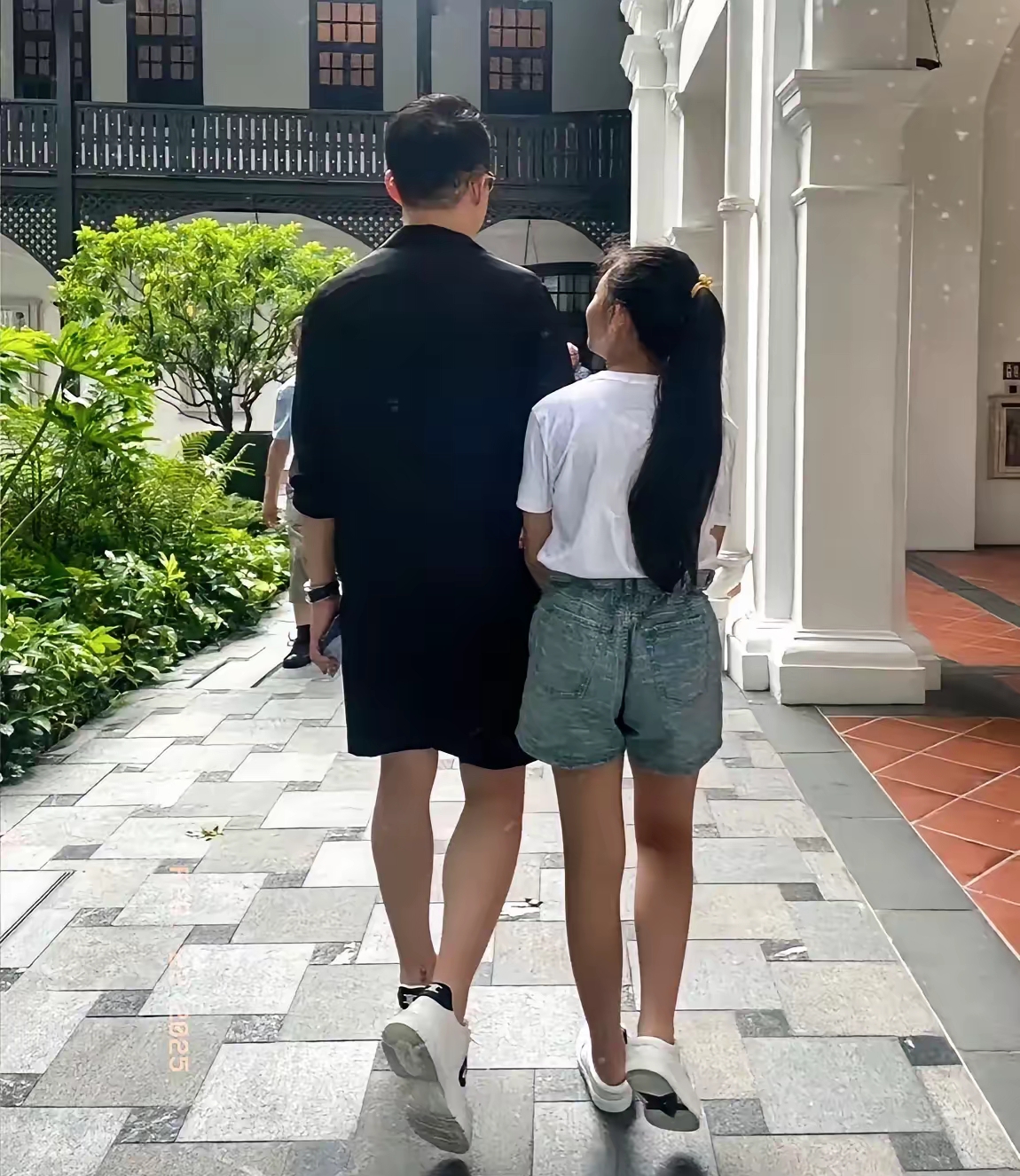 小玥玥长大了不会像以前那样黏着妈妈了