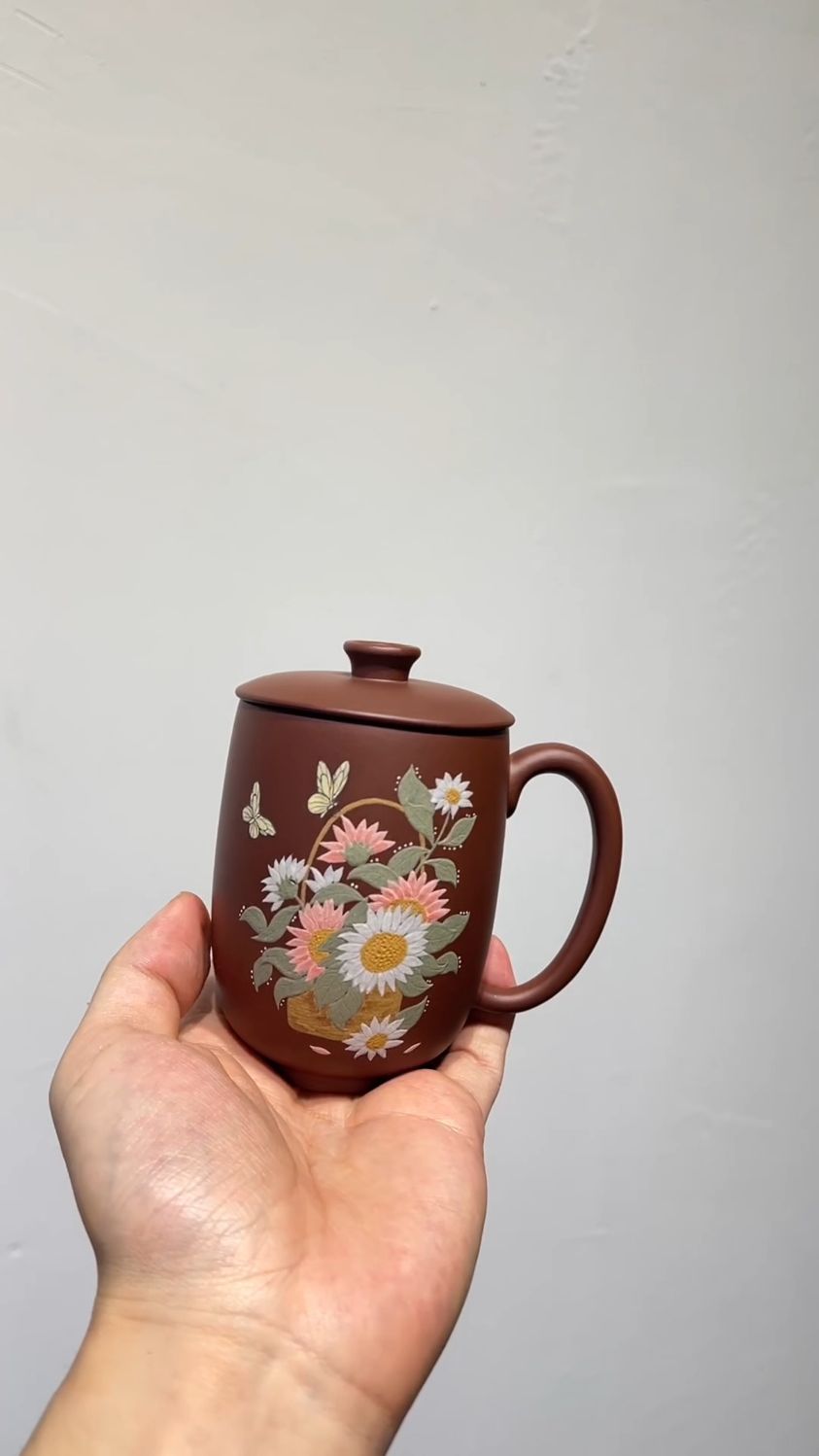 优雅复古的陶瓷杯,搭配精致的花卉图案,尽显古典之美