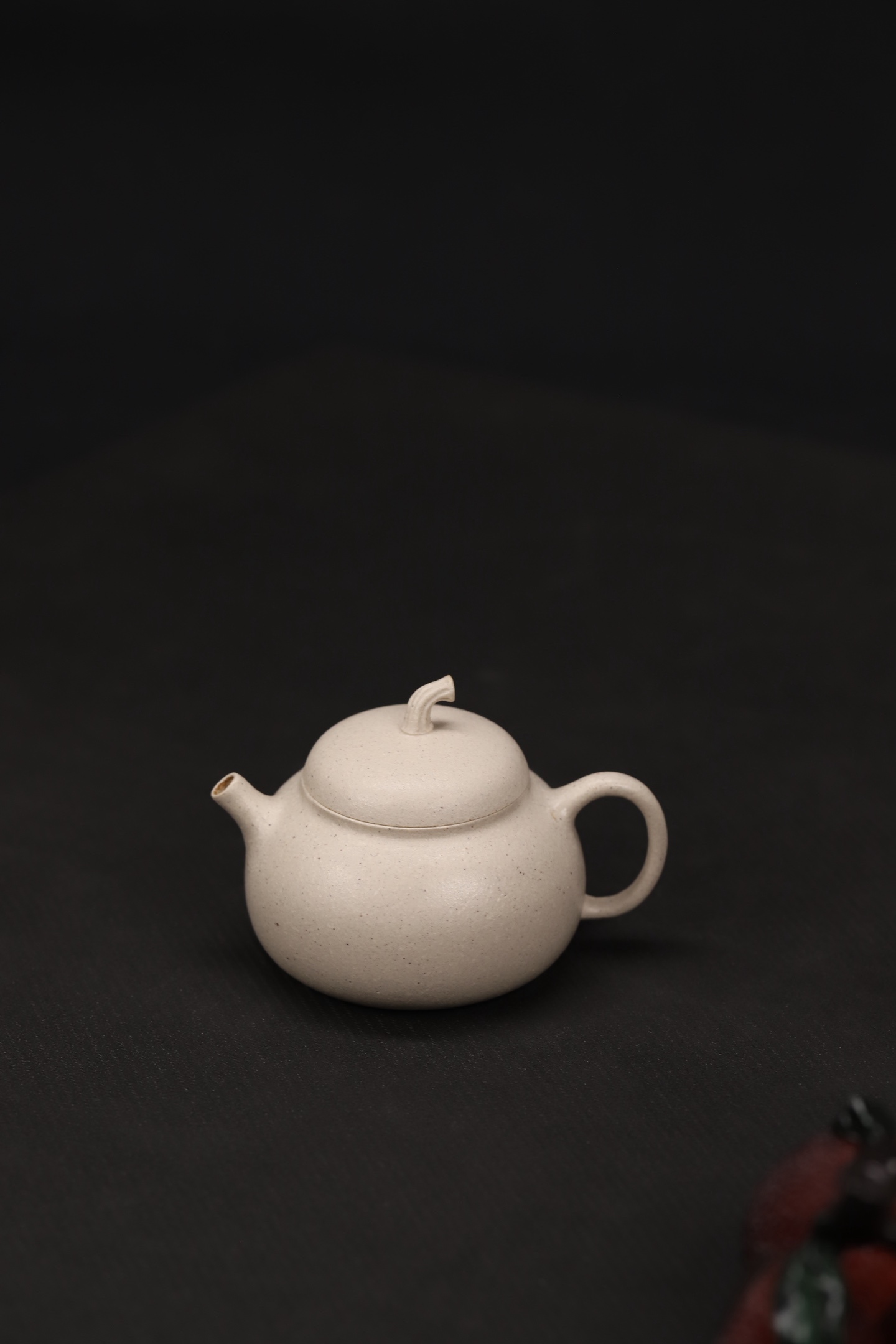 才能发现壶与茶的配对关系才能抓到茶与壶的对位才能知道泥料壶型