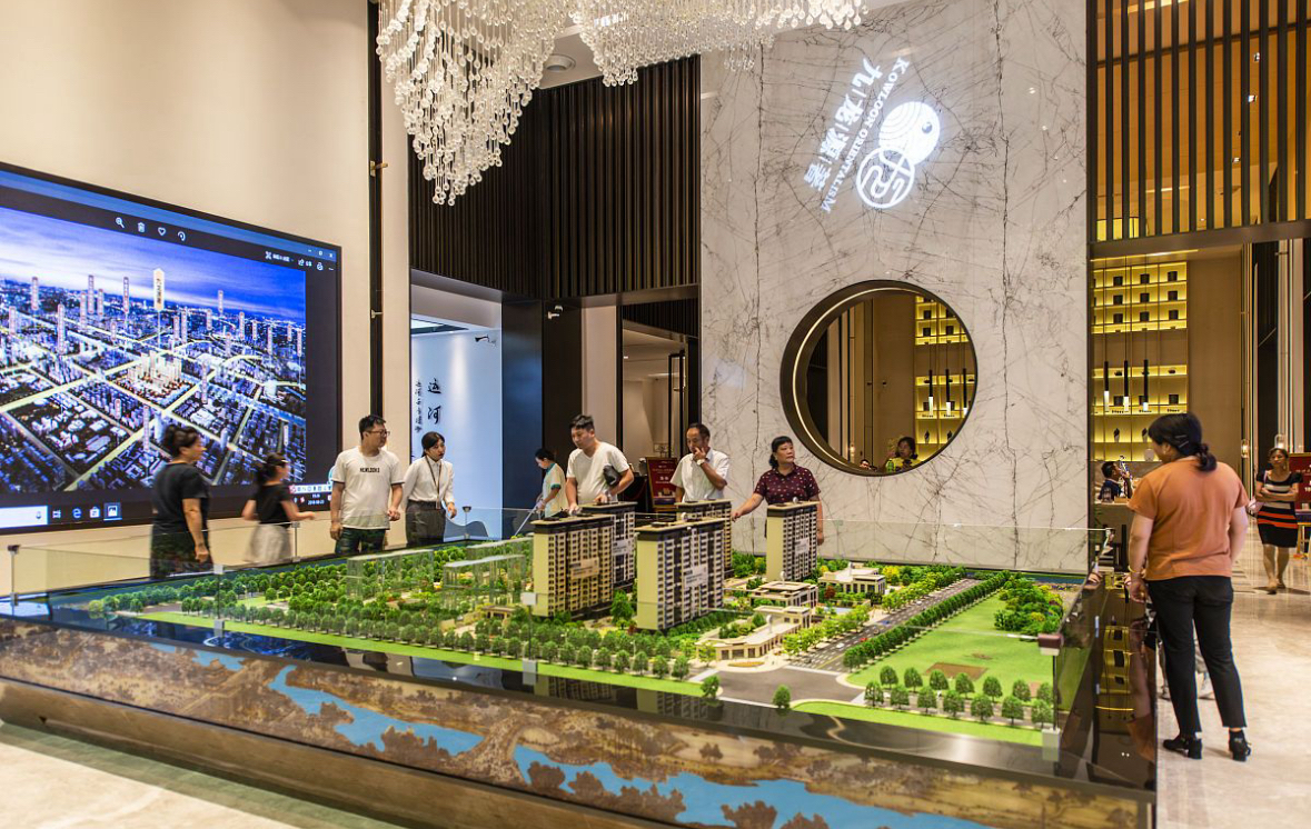 昨天闺女打电话,一上来就说:"妈,你那五十万养老