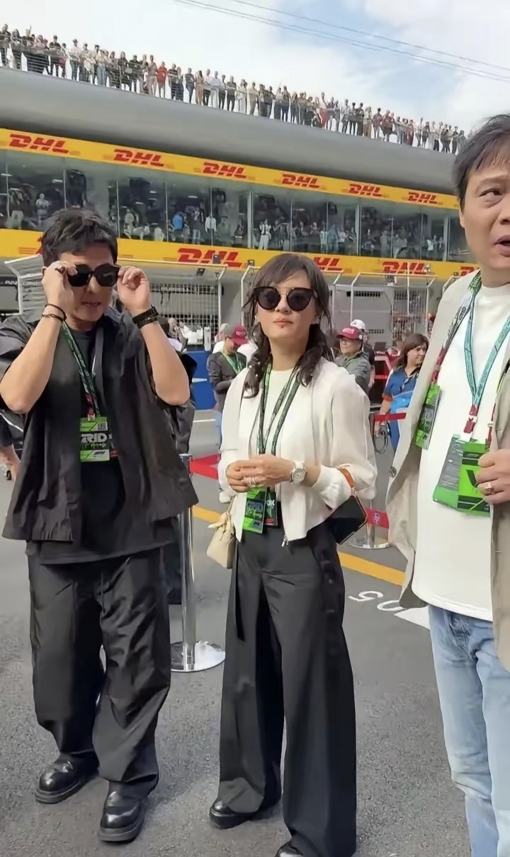 我是真的很佩服孙俪,无论多贵的衣服穿在她身上,都像是去七浦路买的