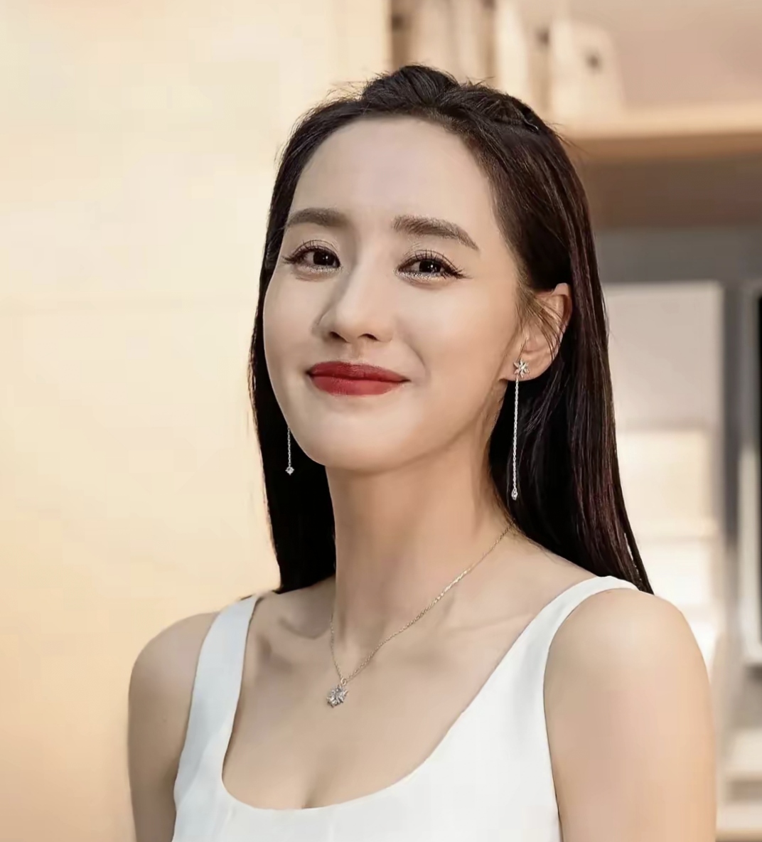 王宝强的新剧《棋士》选择王智扮演他的妻子,也是离婚背判的剧情,仔细