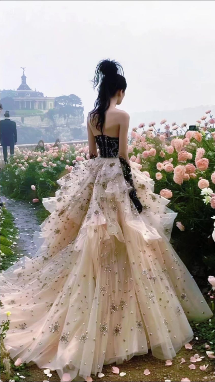 婚纱礼服的背影,是不经意的美丽!