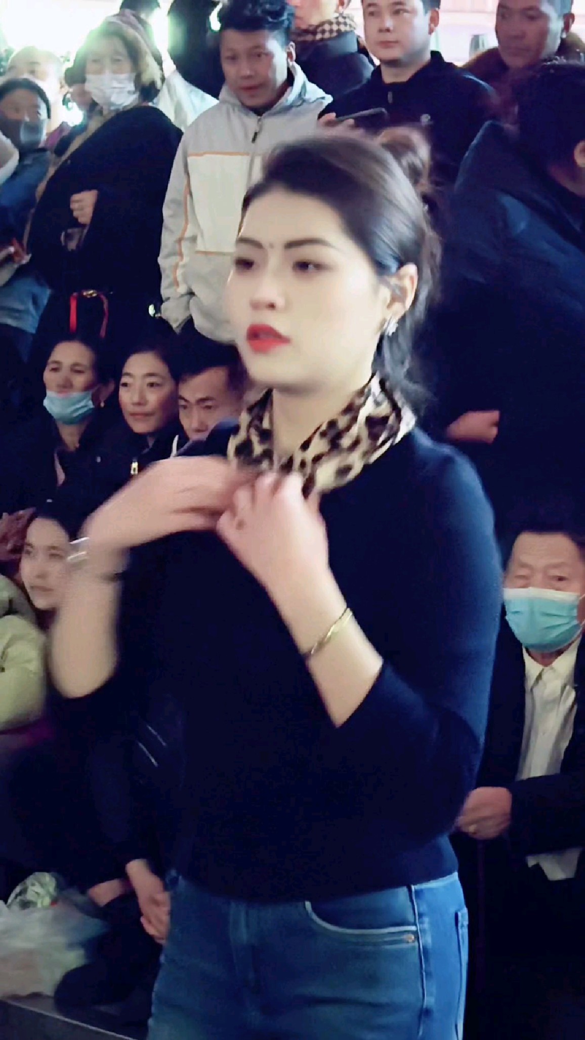 藏族姑娘益西卓玛,舞美人美身材婀娜多姿!