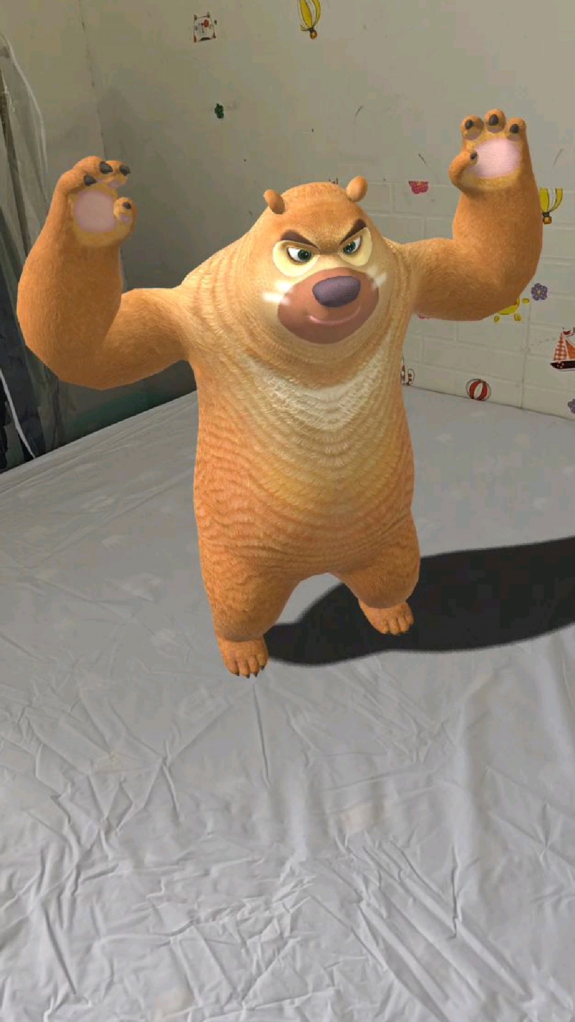 熊大在床上跳舞呢