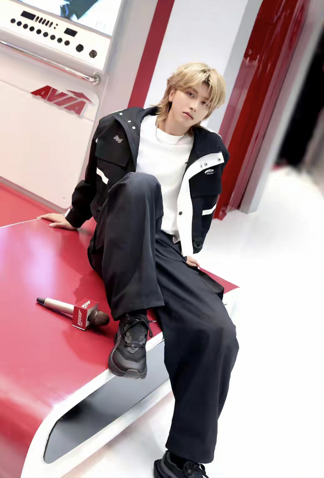 今日,蔡徐坤现身南昌万象城参加线下活动,宣告其成功复出 ,现场人气