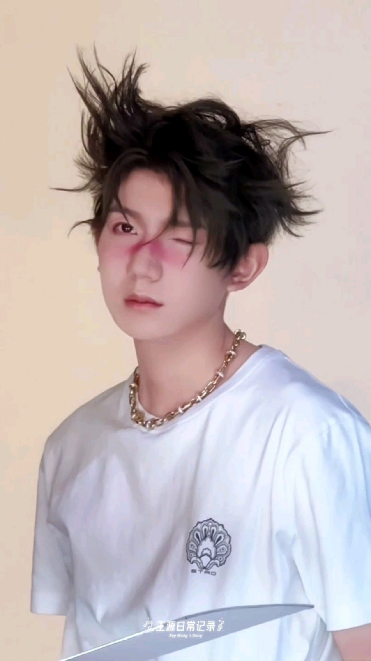 王源2025巡演官宣!新造型超可爱