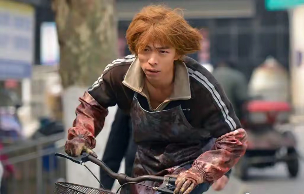 最重要的是,张艺谋导演连声称赞他是非常好的演员