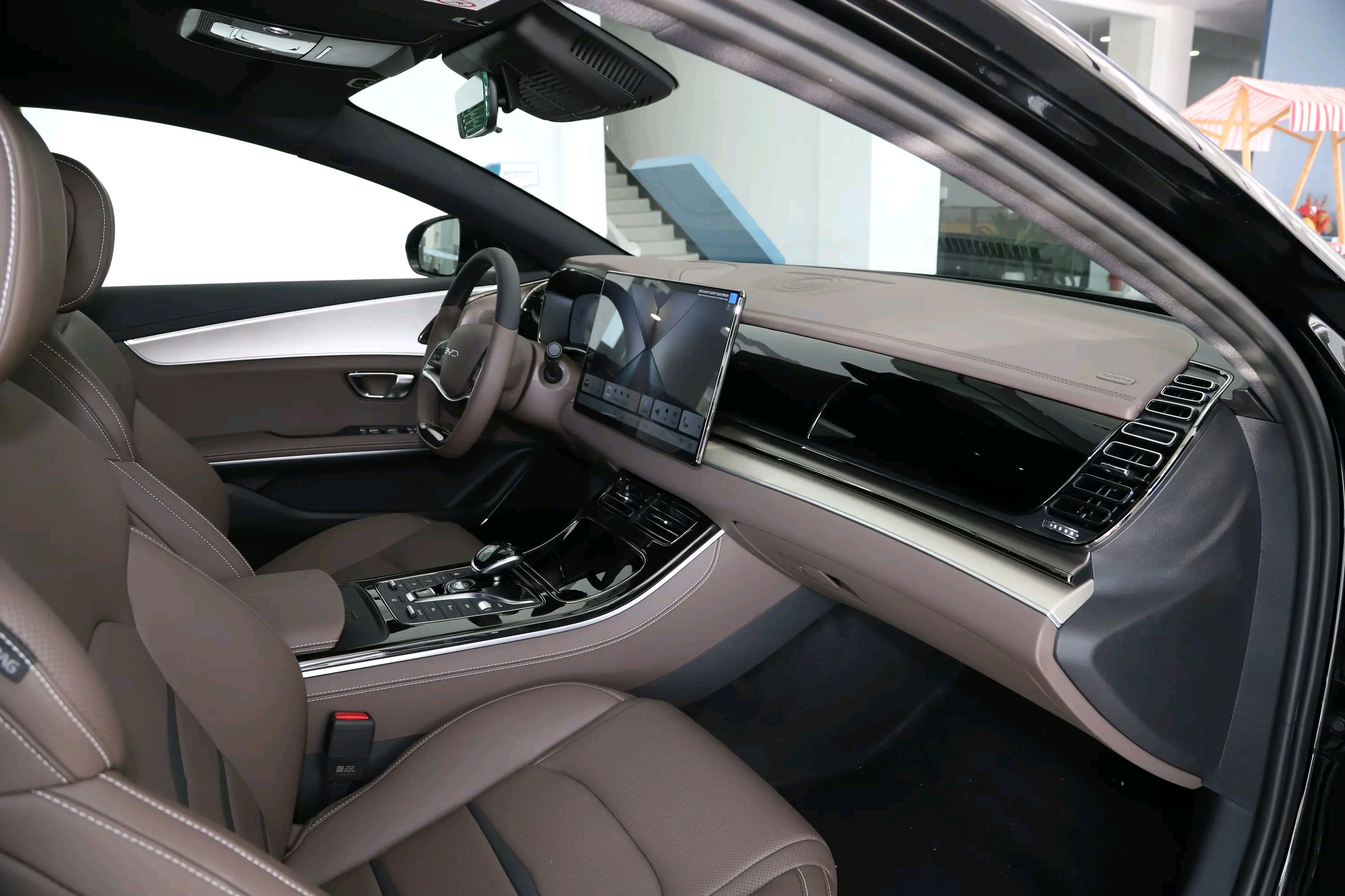 比亚迪e9,一款有颜值有动力有空间的经济型轿车