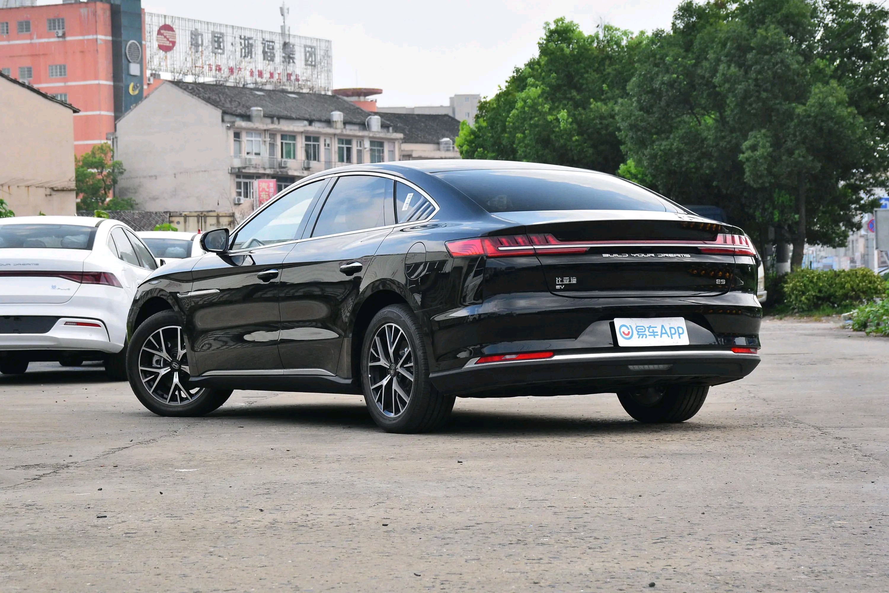 比亚迪e9,一款有颜值有动力有空间的经济型轿车