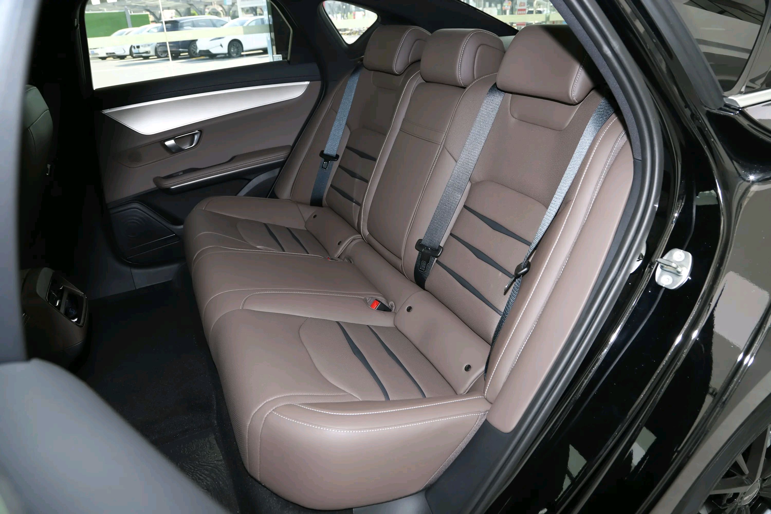 比亚迪e9,最适合年轻人的颜值车型