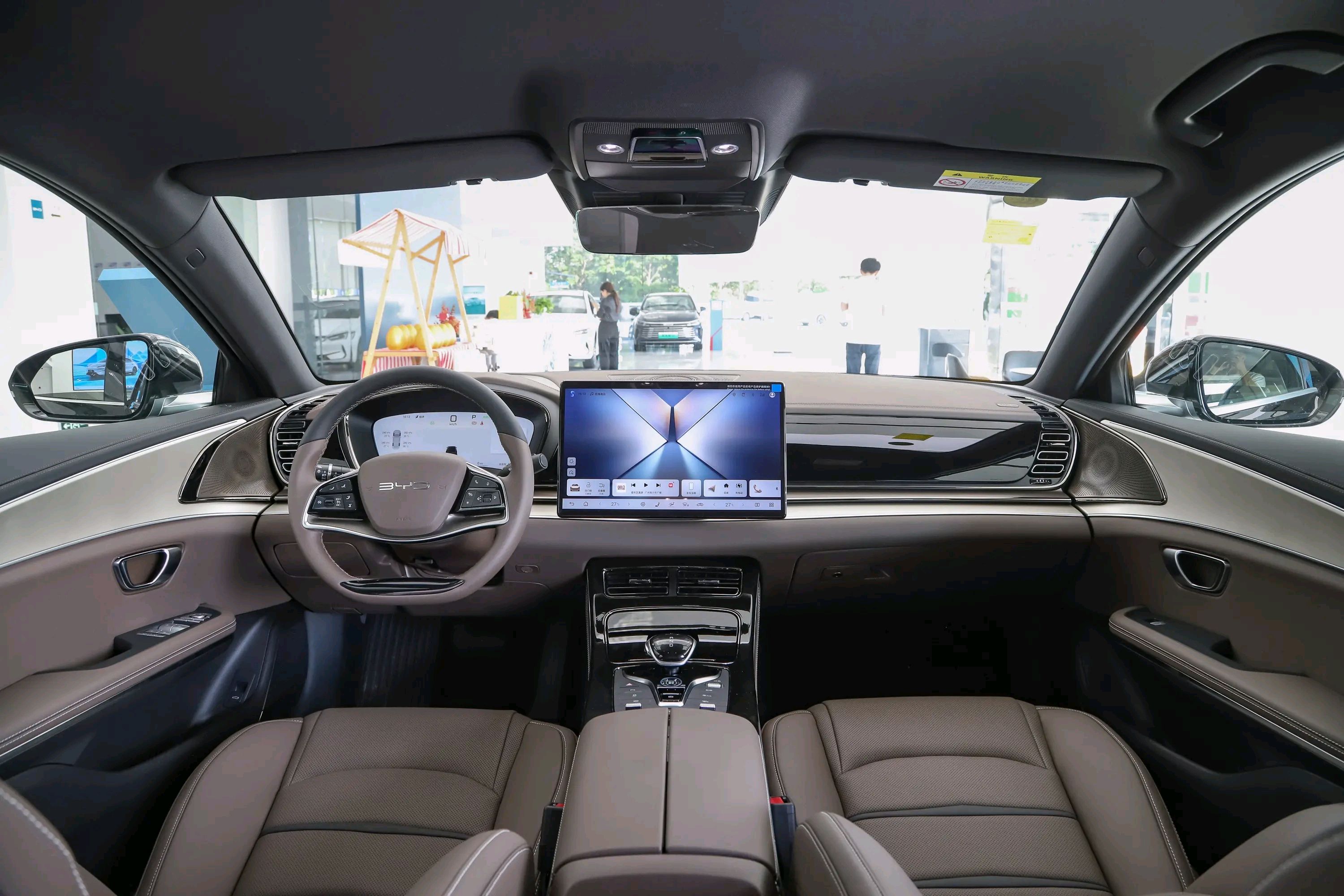 比亚迪e9,最适合年轻人的颜值车型