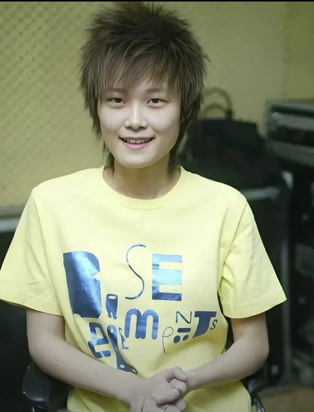 41岁李宇春婚恋引热议 41岁的李宇春凭借2005年"超级女声"冠军一夜爆