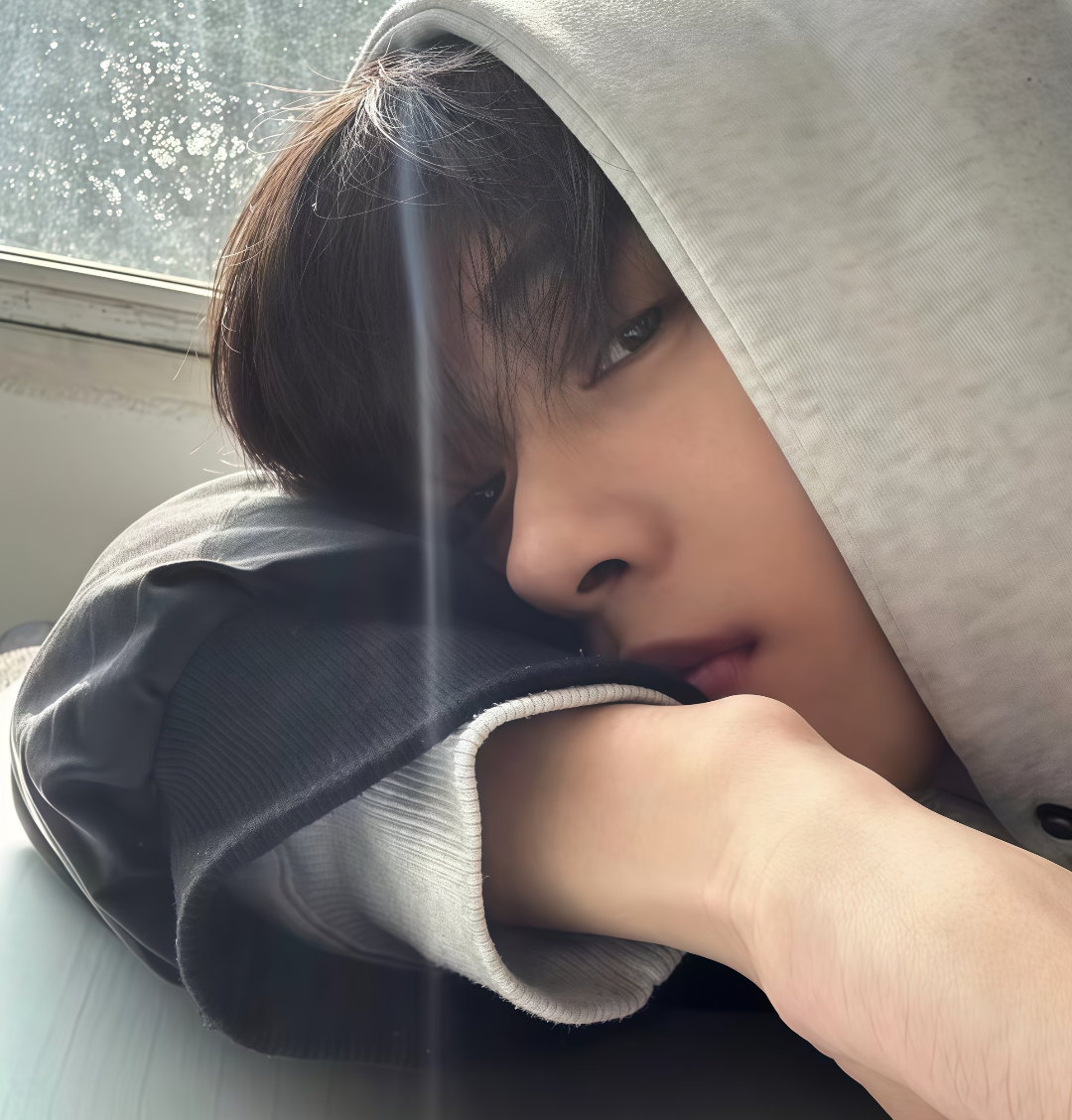 38张高质量帅气高冷温柔阳光治愈系男生头像推荐