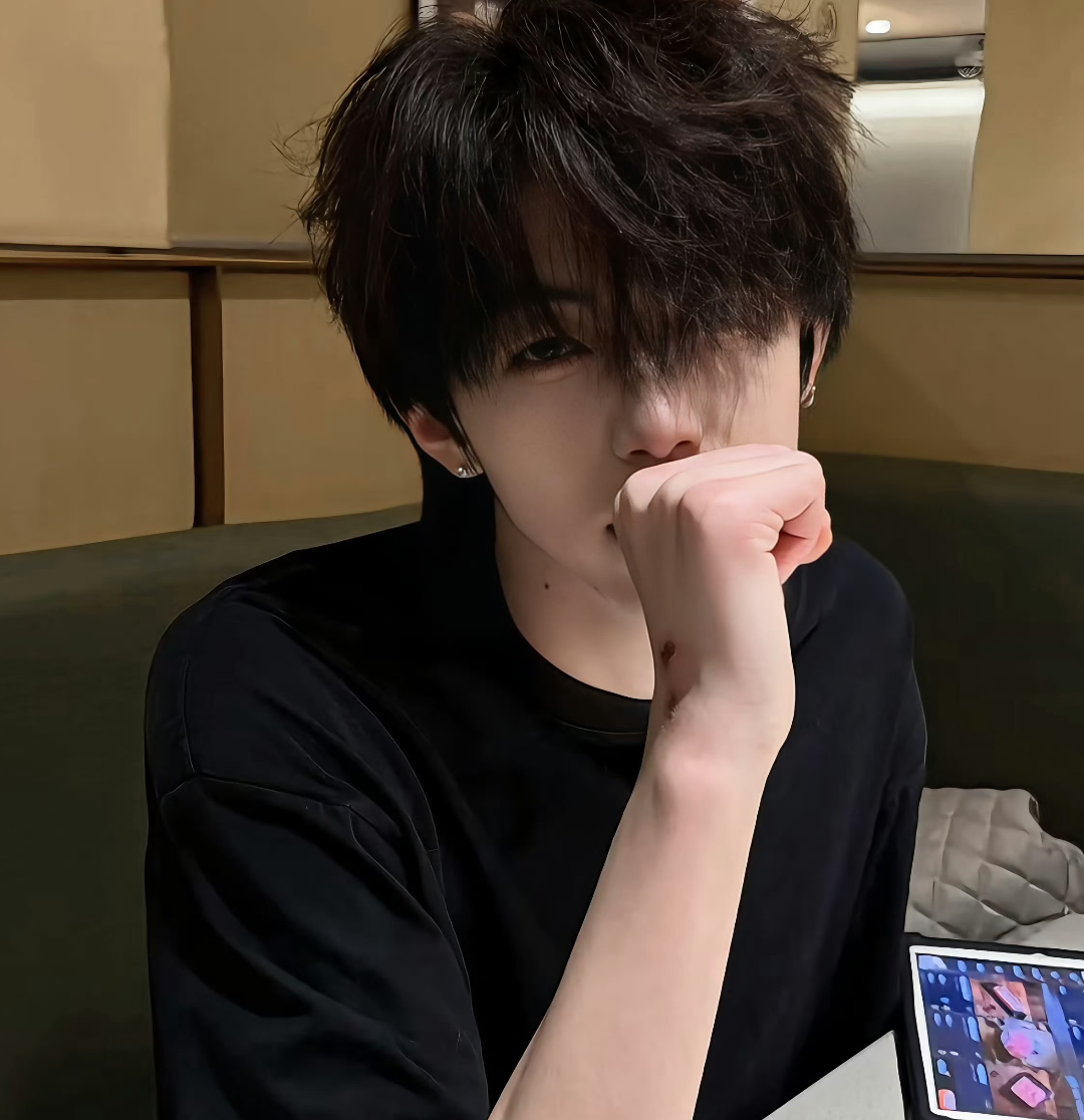 38张高质量帅气高冷温柔阳光治愈系男生头像推荐