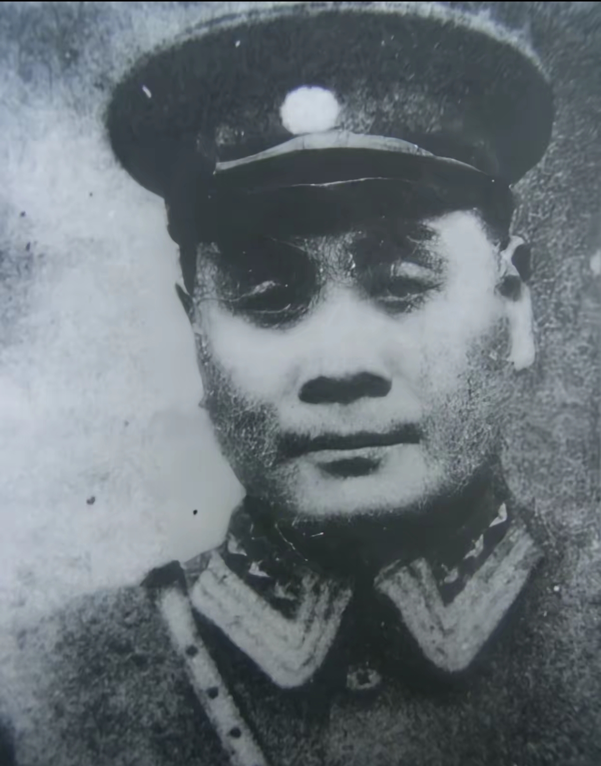 黄埔四期刘镇湘:守淞沪7天7夜获勋章,淮海兵败后铁窗26年,临终盼统一