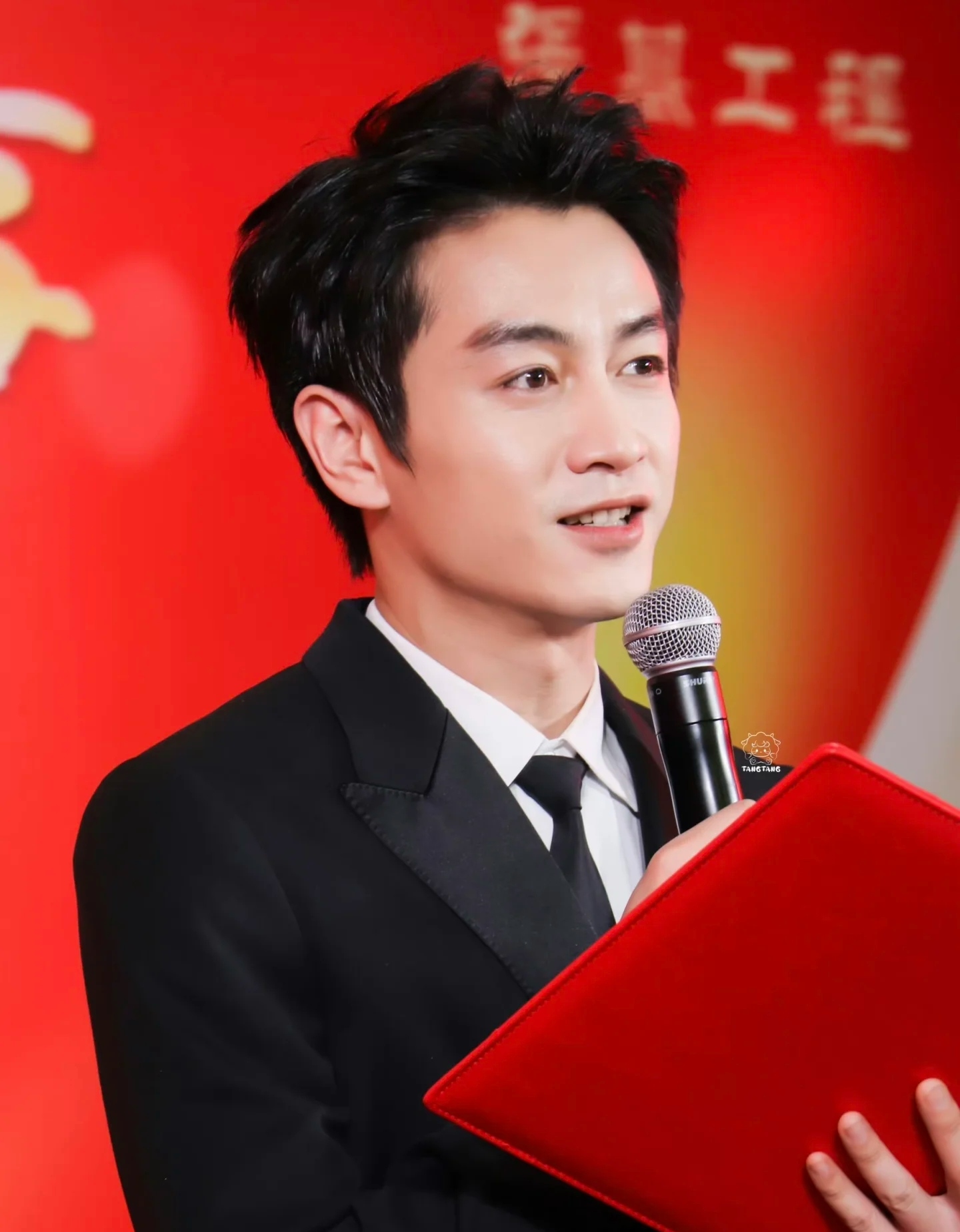 陈晓和陈妍希离婚后他最近的状态简直就是好的不得了呀因为他出席