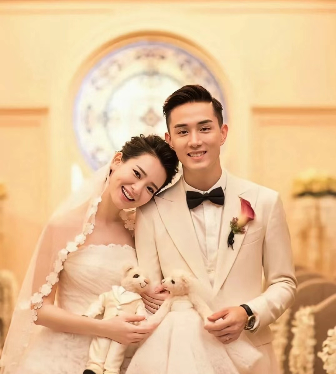 李承铉为什么一直在中国发展呢,因为当时组合成员都要去服兵役了,而他